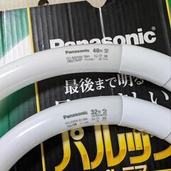 Panasonic  電球2本の画像