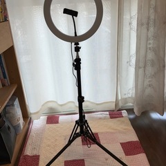 エレコムElecom　LEDリングライト　直径30cm/ロング三脚付きの画像