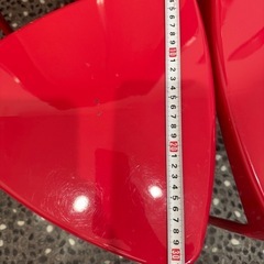 三角形の赤椅子4点セットでの画像