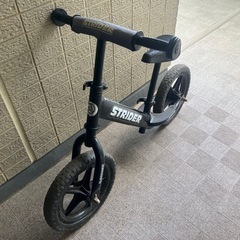 ストライダー（黒）の画像