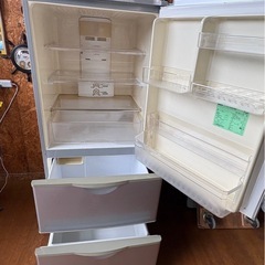 H2202 SANYO 2011年　225L 3ドア冷蔵庫　冷蔵庫内変色　の画像