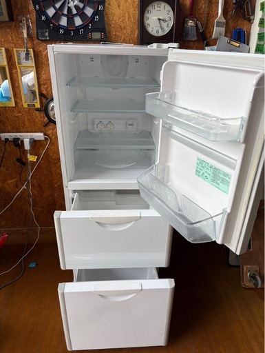 H2203 HITACHI 日立　 2011年　265L 3ドア冷蔵庫　野菜室、冷凍庫内トレー変色　　
