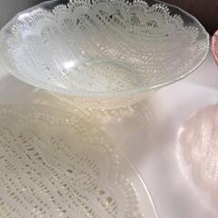 ガラスのボウルとプレート4点セットの画像