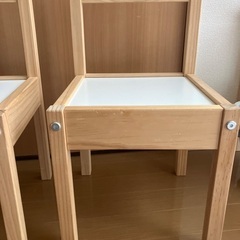 IKEA 子ども用椅子2脚の画像