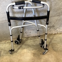 2508-39  アルミ製　折りたたみ歩行器の画像