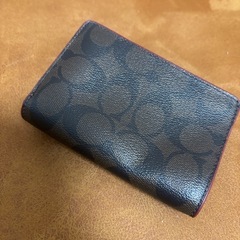二つ折り財布の画像