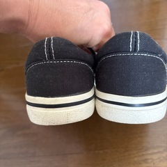 黒スリッポンの画像