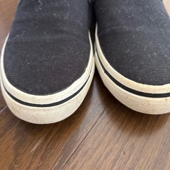 黒スリッポンの画像