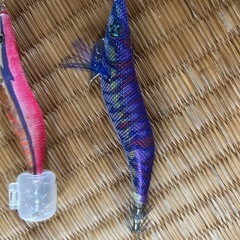 絶対釣れる。まだ使ってないエギ3.5寸とめっちゃくちゃ使ったエギの画像