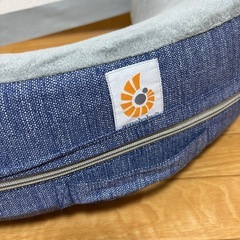 美品　エルゴ　授乳クッションの画像