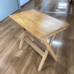 折りたたみテーブル【町田市再生家具】0825B
の画像