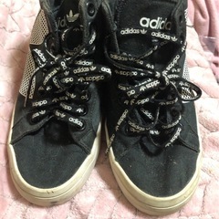 スニーカーadidasレディースの画像