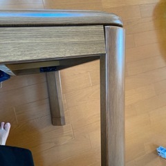 テーブル(脚のぐらつきあり)の画像