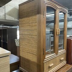 ラタン収納　No.3564　棚　籐　食器棚　コンパクトサイズ　中板調整可能！【リサイクルショップどりーむ】の画像