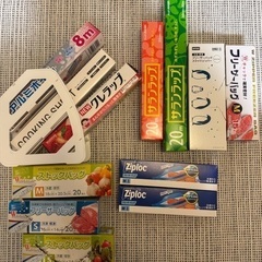鍋、フライパン、ジッパーバッグ、ラップ、突っ張り棒などの画像