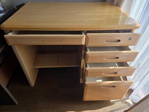学習机 (サ) 矢吹のテーブル《学習机》の中古あげます・譲ります