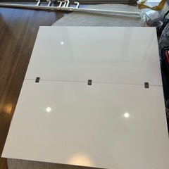 サイズを変えられるテーブルの画像