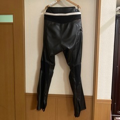 ヒョウドウのバイク用革ズボンの画像