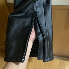 ヒョウドウのバイク用革ズボンの画像
