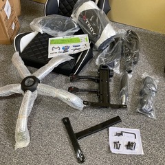新品　フットレスト付きゲーミングチェアオフィスレーシングデスク人間工学に基づいた椅子レザーリクライニングゲーマーチェア調節可能なアームレストハイバックコンピューターチェア whiteの画像