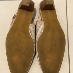 Riz パンプス　グレージュ　バックベルト　　の画像