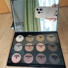 MAC ART LIBRARY マック　アイシャドウパレットの画像