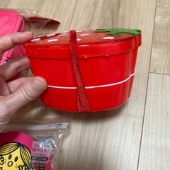 お弁当箱　タッパーの画像