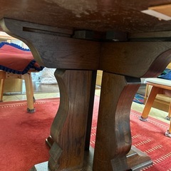 アンティークなテーブルの画像