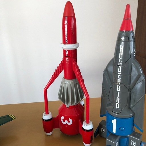 サンダーバードアルバム2冊とフィギュアなど