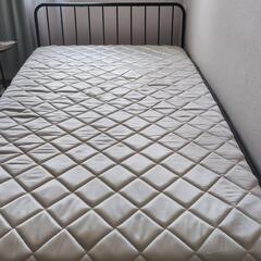 セミダブルベッド　マットレス付きの画像