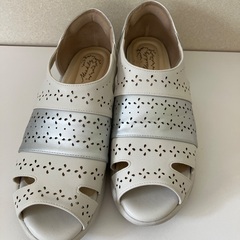 牛革 パンチングサンダル 24.5cmの画像