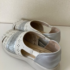 牛革 パンチングサンダル 24.5cmの画像