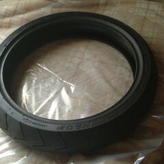 バイクタイヤ フロント ダンロップGPR-70F SPで110/70R17、リア ブリヂストンBT090Rで150/60R17の画像