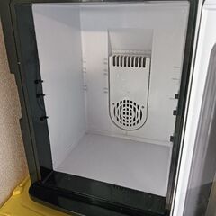 【8月31日１９時以降お取引限定】小型冷蔵庫の画像