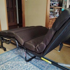 折りたたみベッドの画像