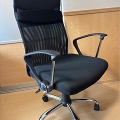 中古 椅子 700円（定価6,900円・Amazon購入品）の画像