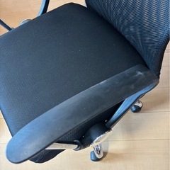 中古 椅子 700円（定価6,900円・Amazon購入品）の画像