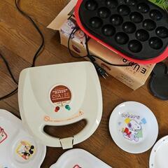 ホットサンドメーカー、たこ焼き器、ハンドミキサー、おかし作り一式及び各種食器棚の画像