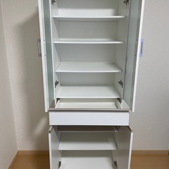 食器棚の画像