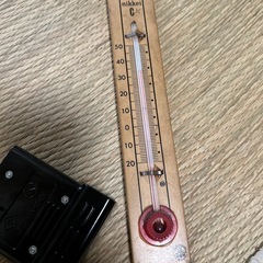 こたつのコードと温度計の画像