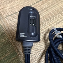 こたつのコードと温度計の画像