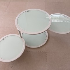 丸型ガラステーブル（可動式）の画像