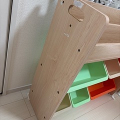 おもちゃ収納棚の画像