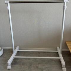 ハンガーポールとイケアのグレイブの画像