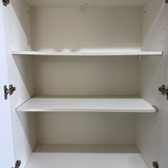 扉付き棚の画像