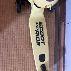 赤ちゃん用キックボードの画像