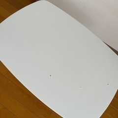 白テーブルの画像