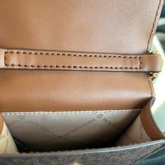 スマホポーチ⭐︎MICHALKORS（マイケルコース）の画像
