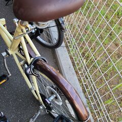J1370【リユースのサカイ柏店】折りたたみ自転車　SOUTHERNPORT　6段変速　ダイナモライト　クリーム　★店頭にて試乗可★ 簡易クリーニング済　　 中古自転車 　流山市  松戸市 我孫子市 鎌ヶ谷市 船橋市 守谷市 取手市の画像