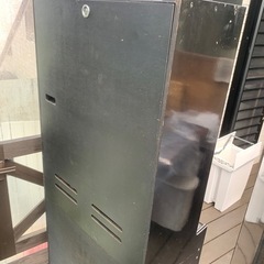 パチンコセルと液晶用筐体の画像